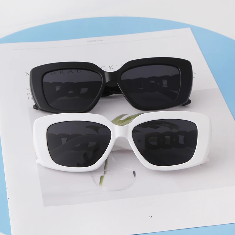 트렌디 브라운 할로우 아웃 스퀘어 선글라스 여성 브랜드 - Men'S Accessories In The 90S 리뷰 및 가격